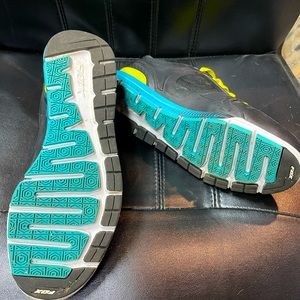 Mens Fox Runners - like new